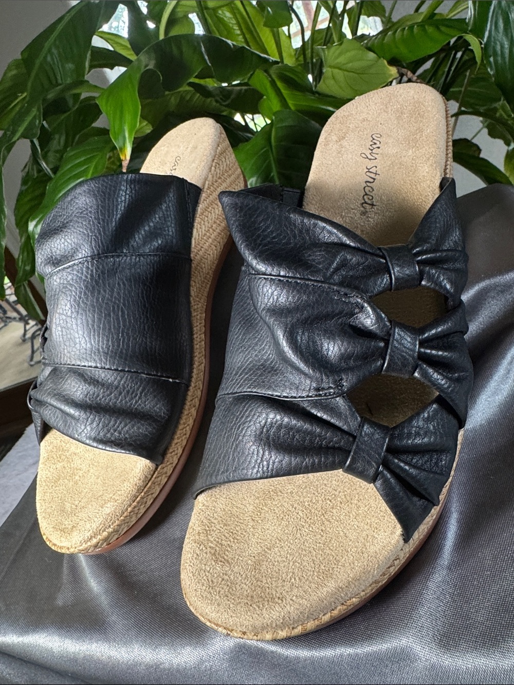 Easy Street Bertina Black Wedge Slide Sandals Women's Size 10M